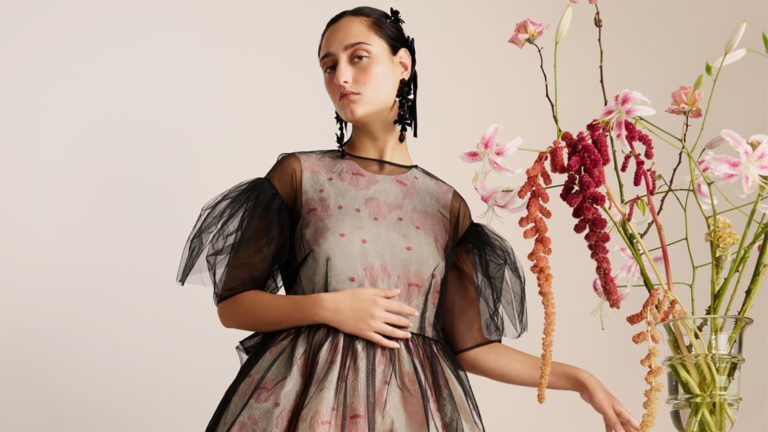 H&M X Simone Rocha: un tributo a la voluminosidad y al dramatismo al mejor estilo de ‘Los Bridgerton’