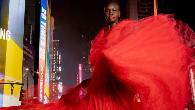 Corazones, lunares y mucho tul: la perfecta declaración de amor de Carolina Herrera a la ciudad de Nueva York
