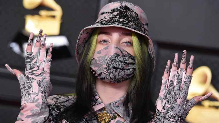 Estos fueron los outfits más ¿extraños? de la red carpet de los Grammys 2021