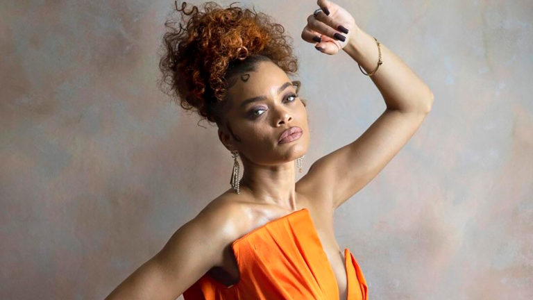 ¡Ella es Andra Day! La joven que se sumergió en el alcohol y las drogas para dar vida a la diva del jazz