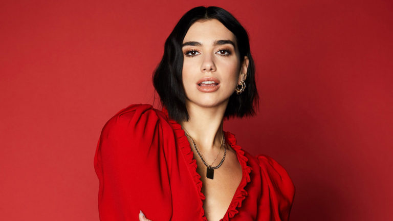 Dua Lipa, ¿el nuevo Ícono de la Cultura Pop? Un vistazo a través de las mejores actuaciones de una estrella en ascenso