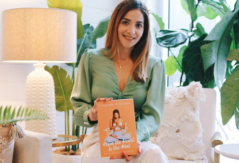 ‘From the heart to the mat’, el libro de Carolina Velásquez  para conectarse con nuestro ser a través del yoga