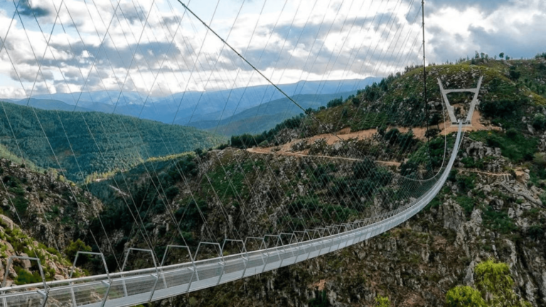 El puente peatonal más largo del mundo abre en Portugal (no vas a creer las fotos)