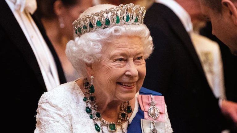 ¿Vieja yo? La reina Isabel II rechazó el premio de “La ancianita del año”