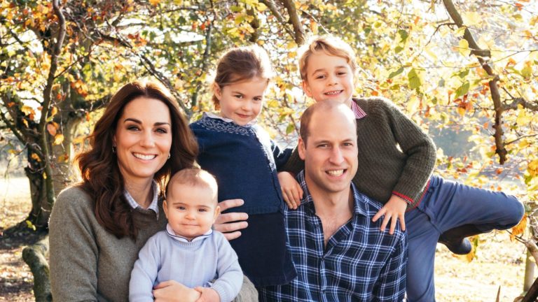 ¡Feliz Navidad! Mira las hermosas tarjetas familiares de la realeza deseando felices fiestas