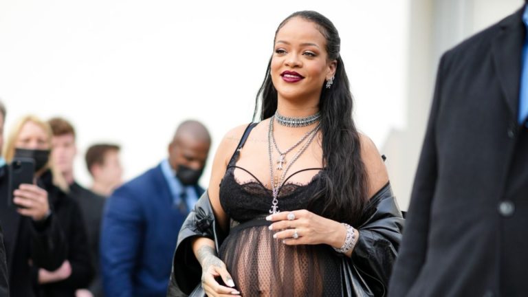 Mira los 5 looks con los que Rihanna ha cambiado el estilo de las embarazadas