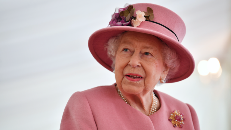 Los secretos mejor guardados del cuidado de la piel de Isabel II a sus 96 años