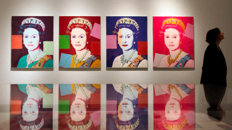 ¡Un ícono cultural! Las influencias más significativas de la reina Isabel II en la cultura pop