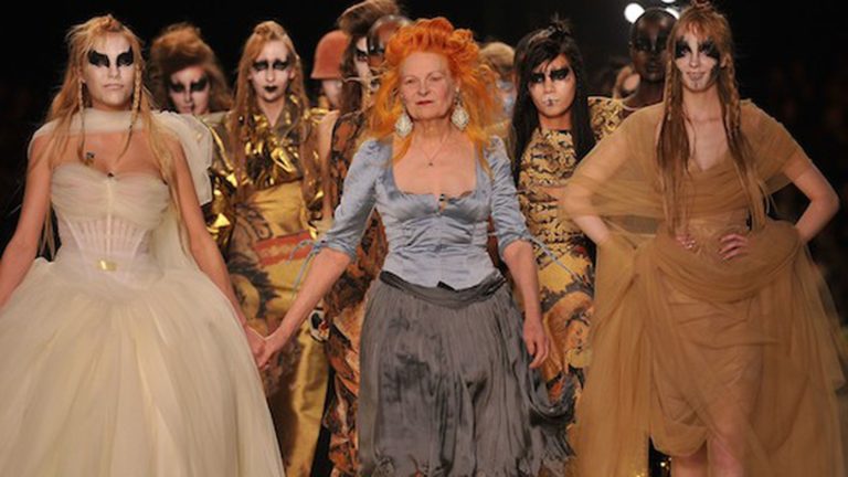 ¡Adiós a un ícono! 5 Momentos en los que Vivianne Westwood marcó el mundo de la moda