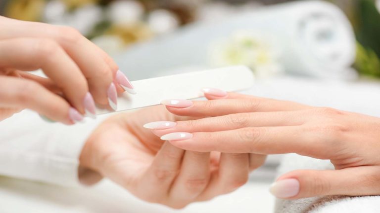 ¡Corre a tu manicurista! 5 Tendencias de uñas para este 2023