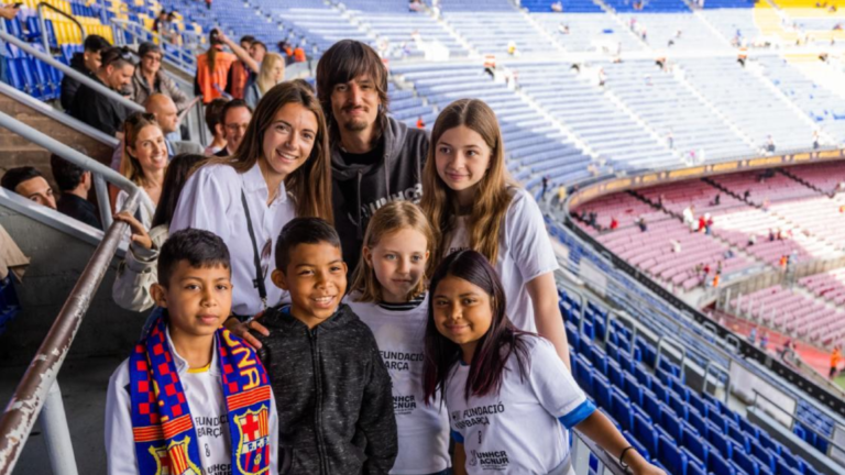 ¡Artista solidario! Danny Ocean visita a los refugiados de las Naciones Unidas