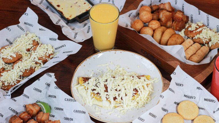 ¡Los fines de semana! Carbón ahora cuenta con desayunos