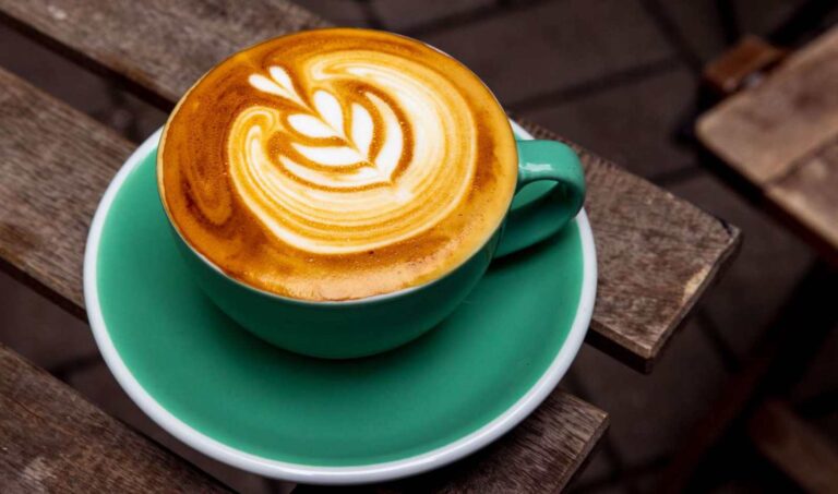 ¿Qué es el flat white? conoce este café al que Google homenajeó con un doodle