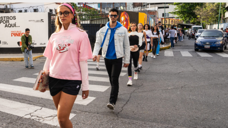 El desfile «Avanti Alma Mater» al mejor estilo universitario