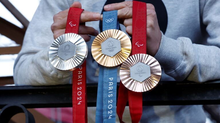 Las medallas olímpicas llevarán un pedacito de la Torre Eiffel