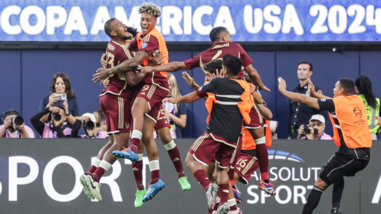 La Vinotinto celebró su triunfo con la música de Luck Ra