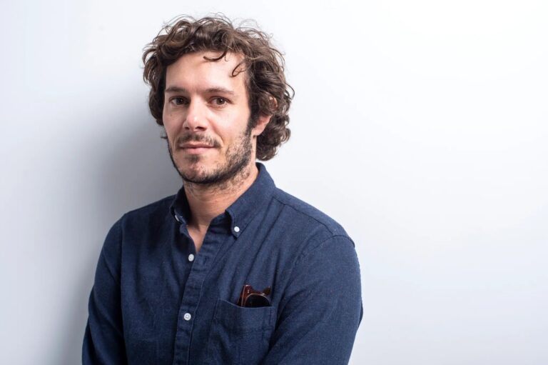 5 producciones para disfrutar del talento de Adam Brody