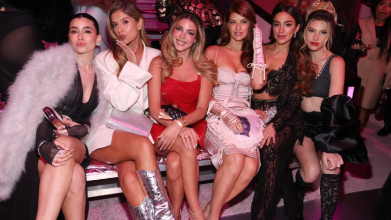 La venezolana Corina Smith impactó en el Victoria’s Secret Fashion Show