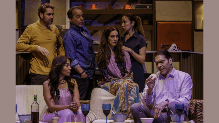 «Perfectos Desconocidos» extiende temporada, una obra entre la comedia y la reflexión