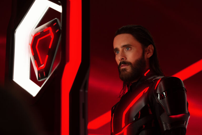 La banda sonora de «Tron: Ares», compuesta por Nine Inch Nails, ya está disponible en plataformas digitales
