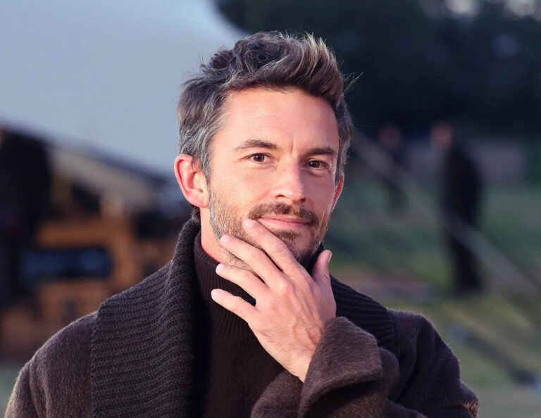 5 cosas que quizás no sabías de Jonathan Bailey, el hombre más sexy el mundo