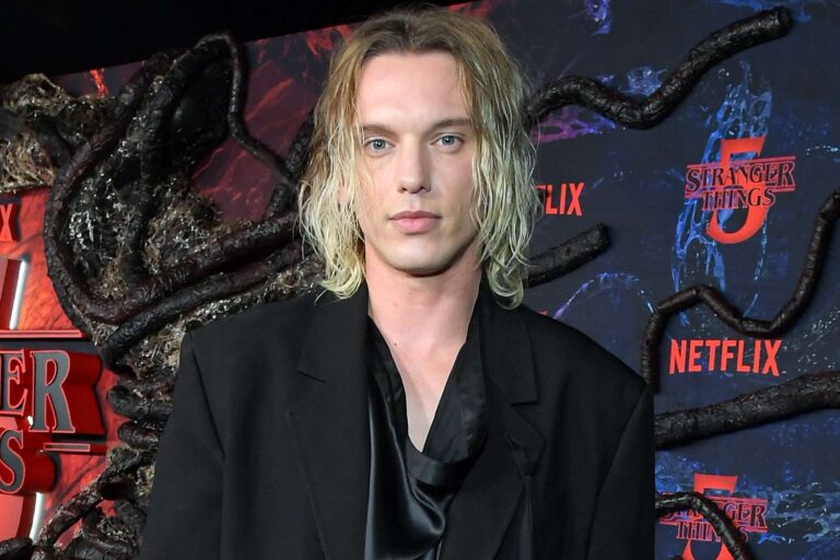 5 cosas que quizás no sabías de Jamie Campbell Bower