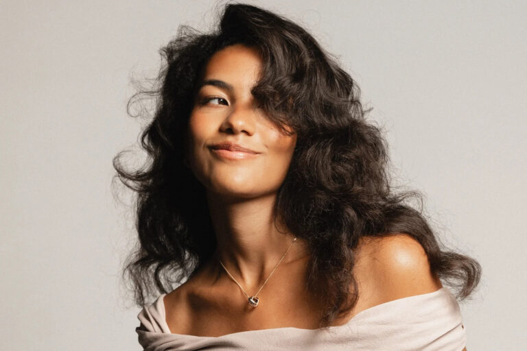 Conoce a Olivia Dean, la revelación musical de los Grammys
