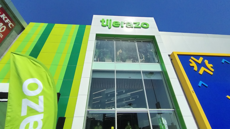 La Guaira celebra su primera tienda departamental de el Tijerazo