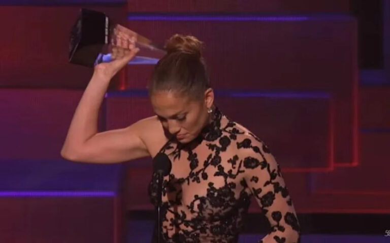 15 años de «¡Mi gente, latino!»: El grito de guerra de Jennifer Lopez que se convirtió en mito pop (y su nuevo estreno)