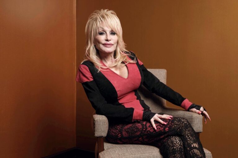 Dolly Parton: La reina del exceso que redefinió las reglas de la cultura pop